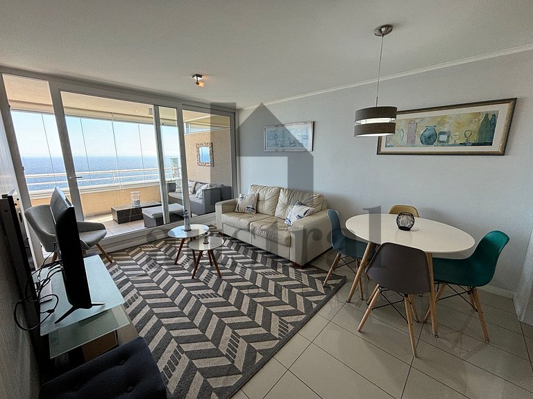 Spacious Apartment with Stunning Ocean Views