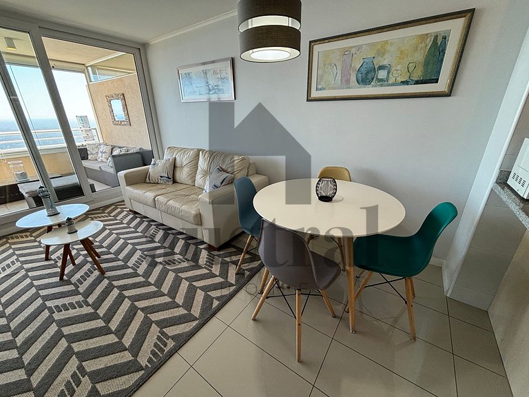 Spacious Apartment with Stunning Ocean Views