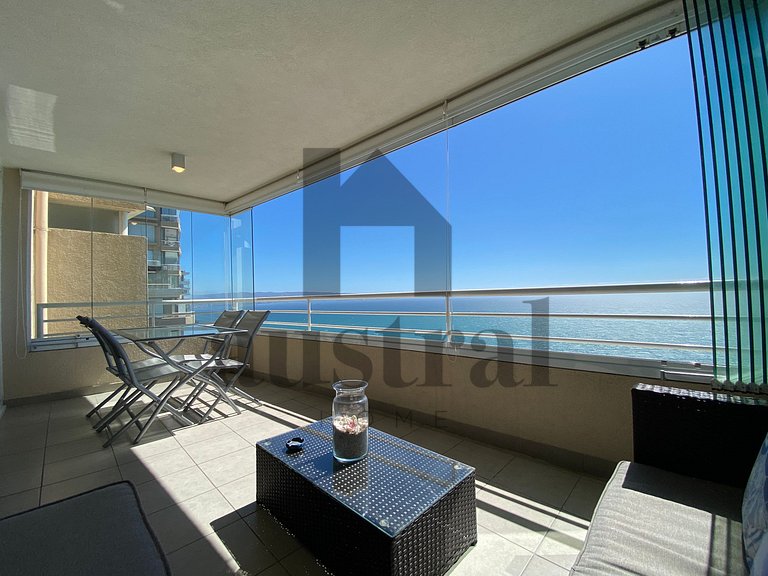 Spacious Apartment with Stunning Ocean Views