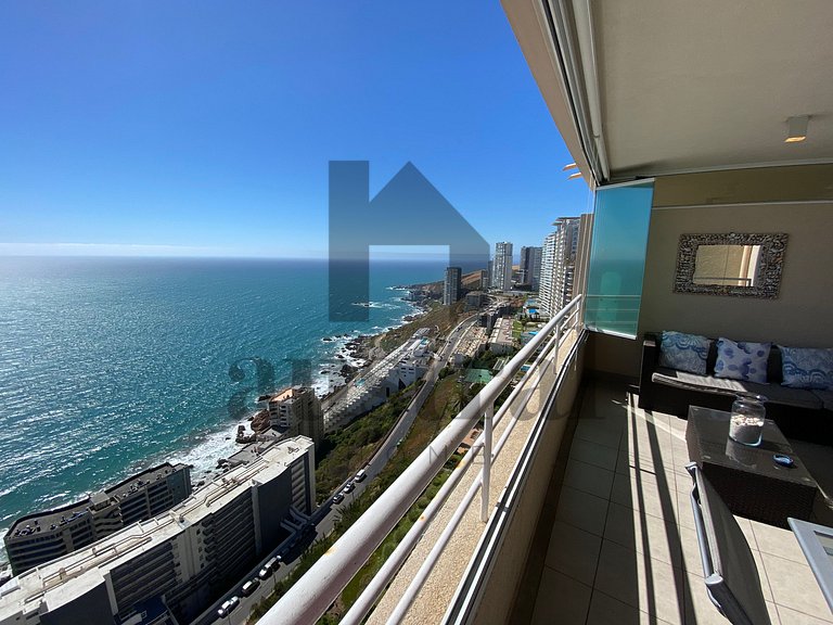 Spacious Apartment with Stunning Ocean Views