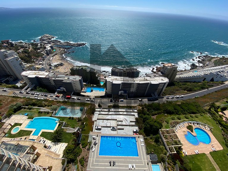 Spacious Apartment with Stunning Ocean Views