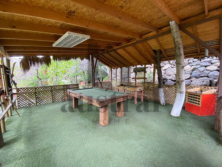 Cabana rústica no coração da montanh