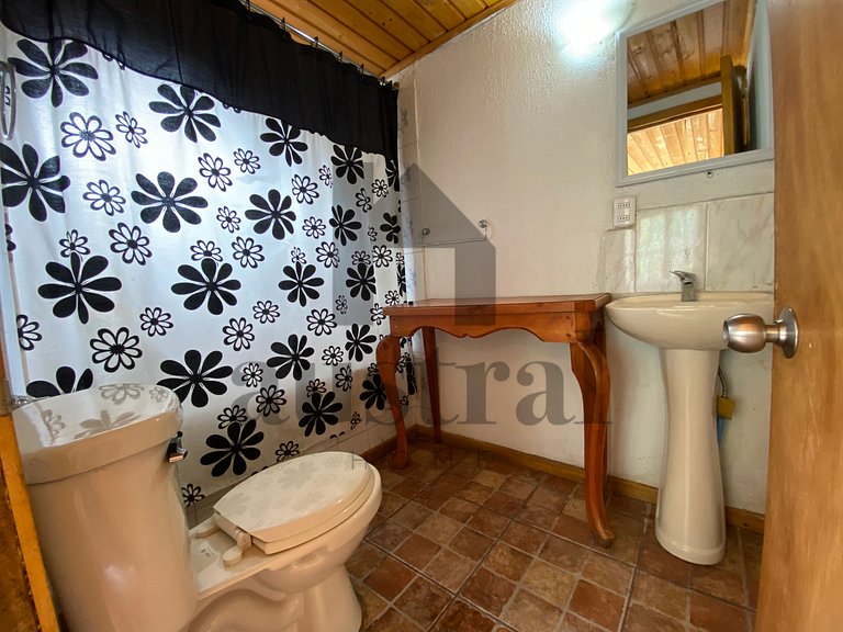 Cabana rústica no coração da montanh