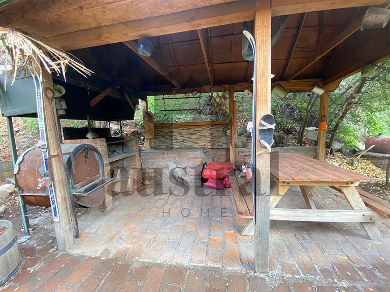 Cabana rústica no coração da montanh