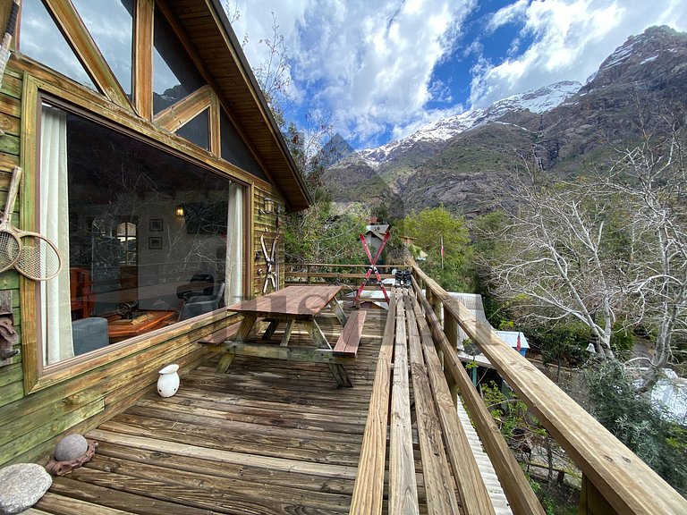 Cozy Rustic Cabin with Stunning Natural Views