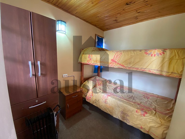 Cabana rústica com vista e ambiente natural