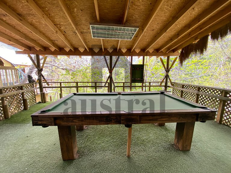 Cabana rústica com vista e ambiente natural