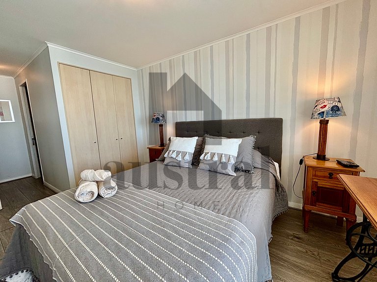 Spacious Apartment with Stunning Ocean Views