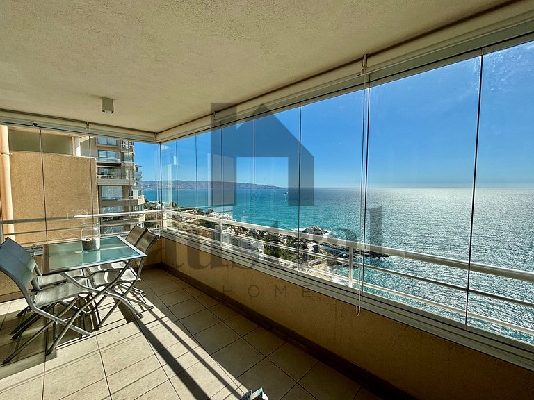Spacious Apartment with Stunning Ocean Views