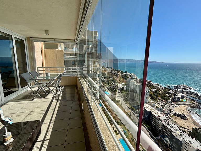 Spacious Apartment with Stunning Ocean Views