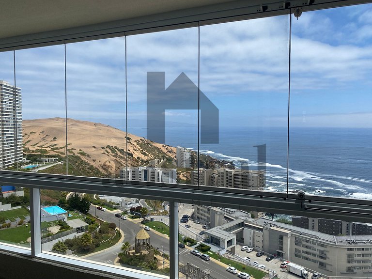 Amplo Apartamento com Vista Despejada para o Mar