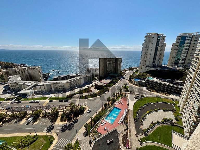 Amplo Apartamento com Vista Despejada para o Mar