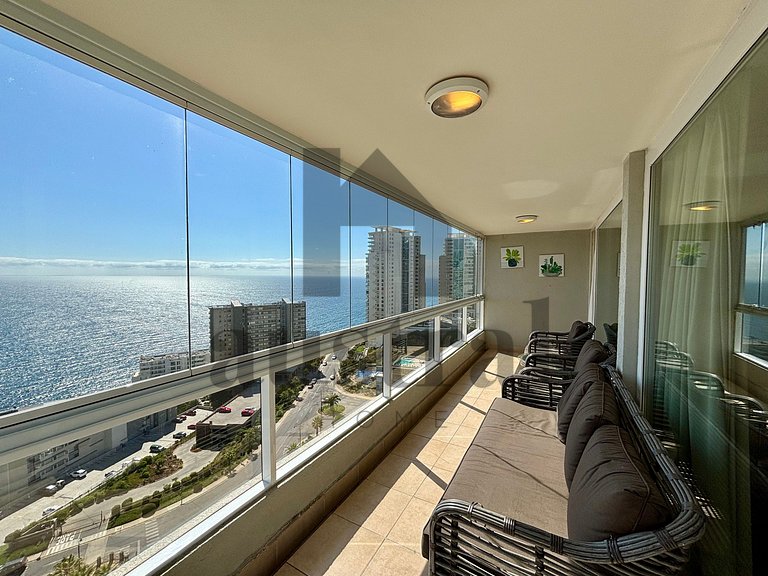 Amplo Apartamento com Vista Despejada para o Mar