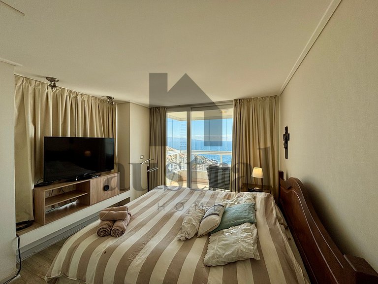 Amplo Apartamento com Vista Despejada para o Mar