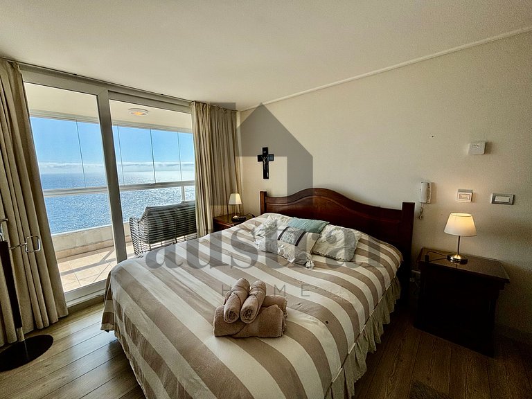 Amplo Apartamento com Vista Despejada para o Mar