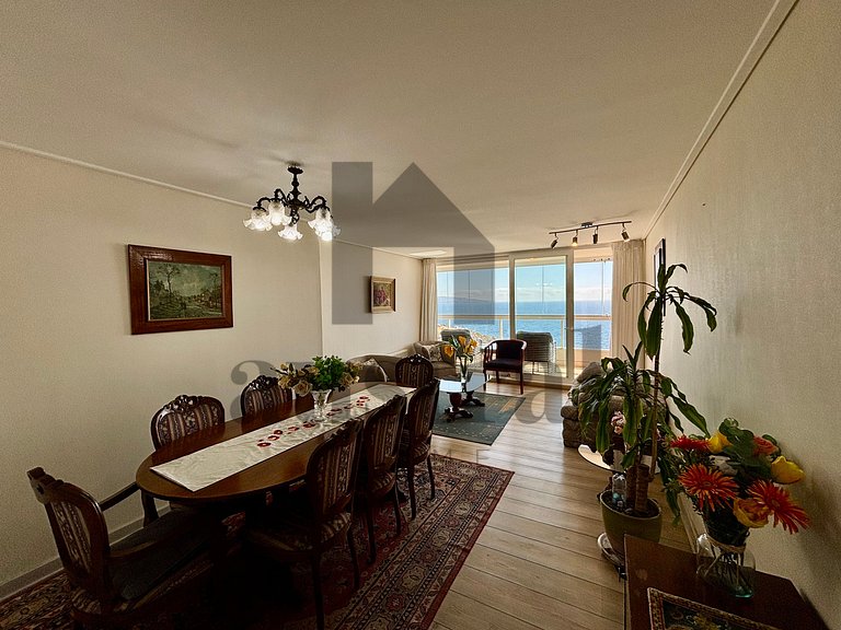 Spacious Apartment with Unobstructed Ocean View