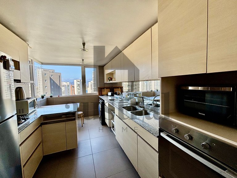 Spacious Apartment with Unobstructed Ocean View