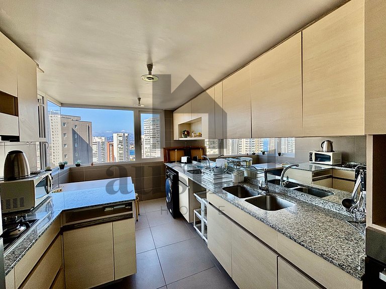 Spacious Apartment with Unobstructed Ocean View