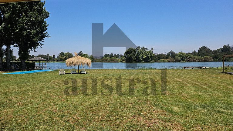 Aconchegante Casa Frente ao Lago Rapel