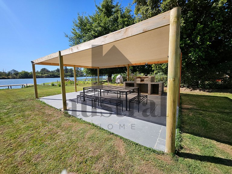 Aconchegante Casa Frente ao Lago Rapel