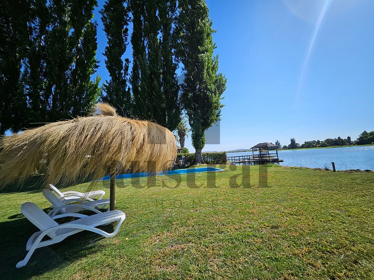 Aconchegante Casa Frente ao Lago Rapel