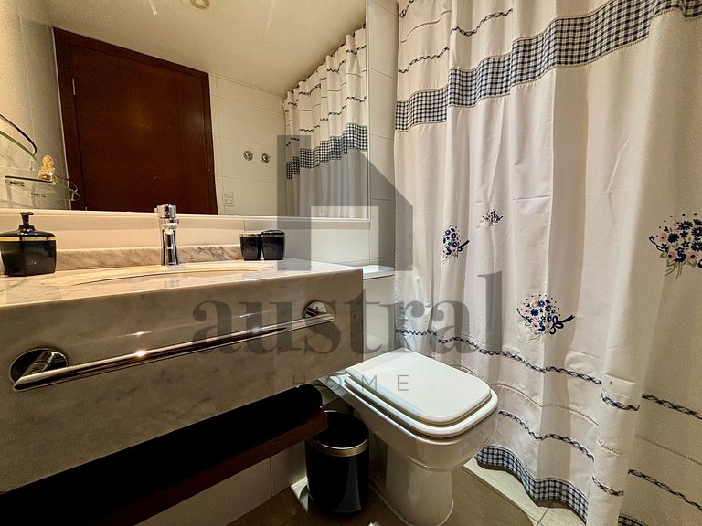 Apartamento amplo com vista panorâmica do mar