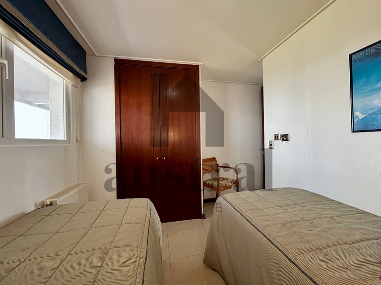 Spacious apartment with panoramic sea view