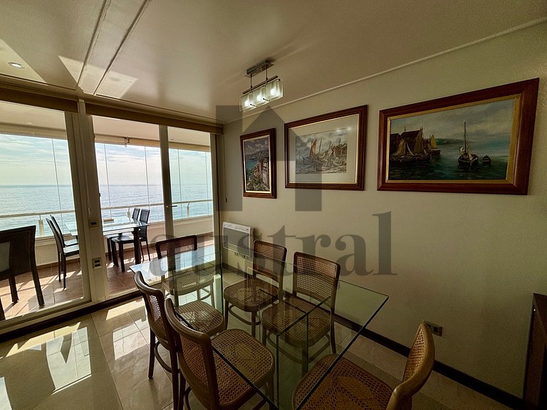 Apartamento amplo com vista panorâmica do mar