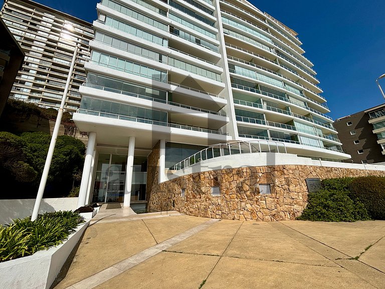 Spacious apartment with panoramic sea view
