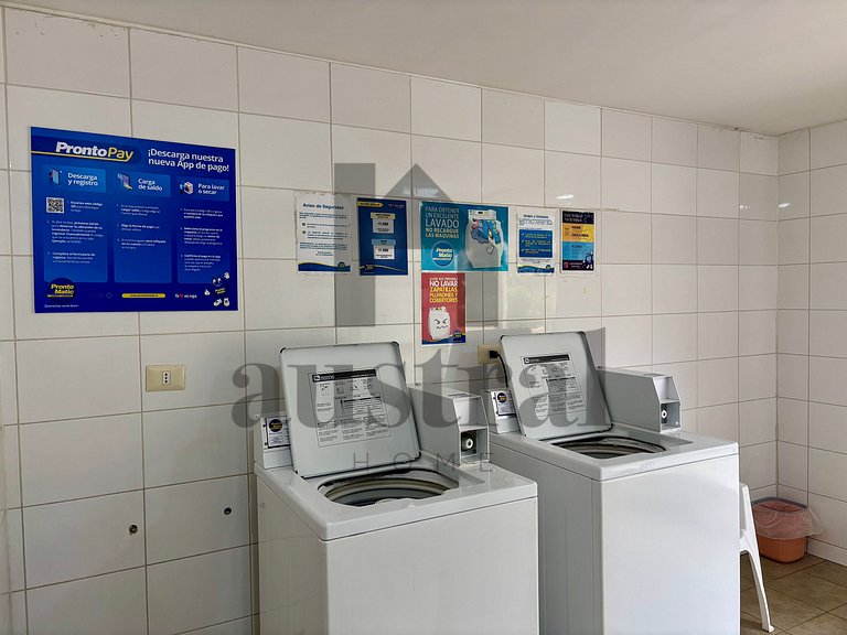 Amplios espacios en céntrica avenida