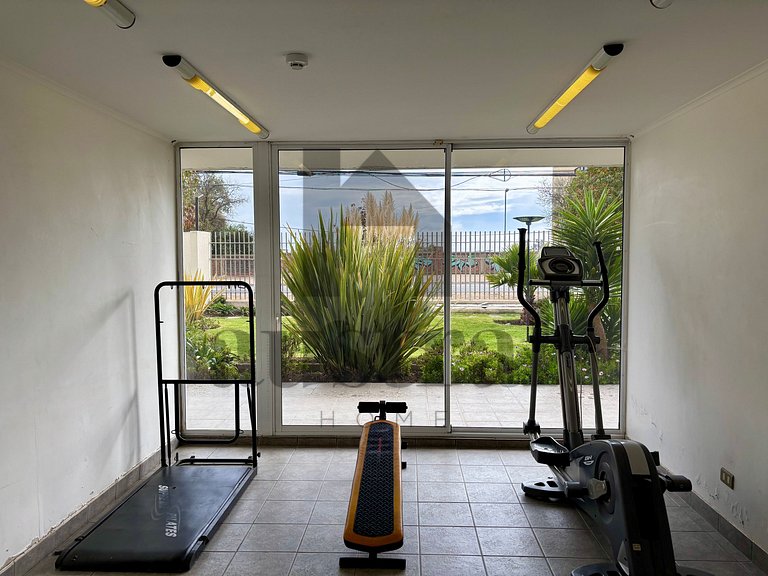 Amplios espacios en céntrica avenida