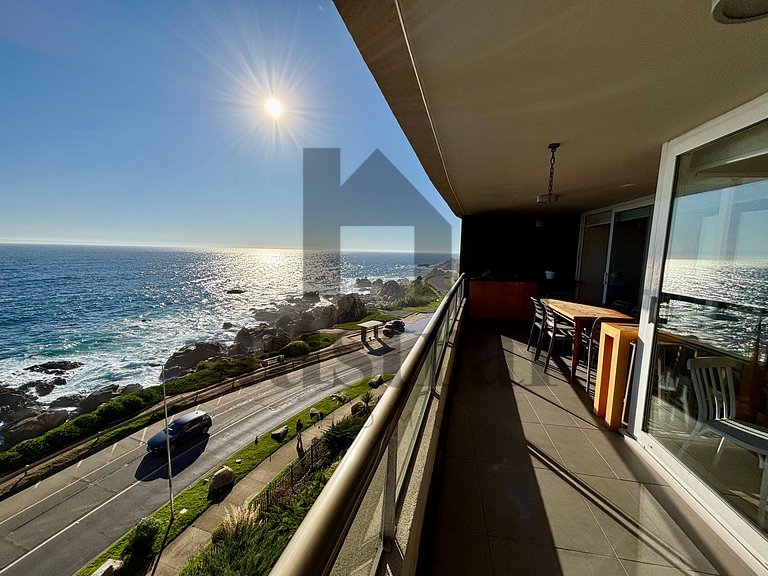 Spacious with an exceptional sea view