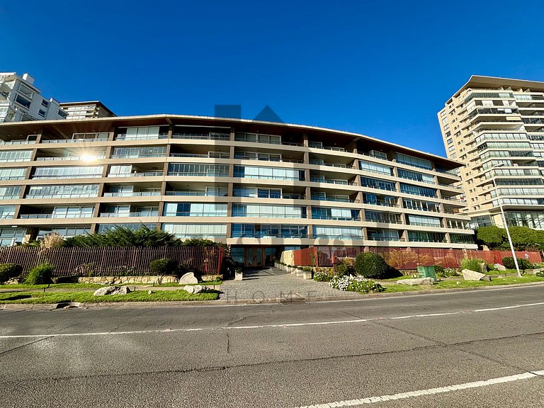 Spacious with an exceptional sea view
