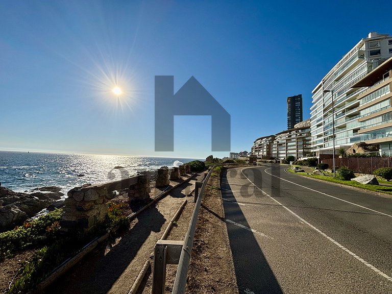 Spacious with an exceptional sea view