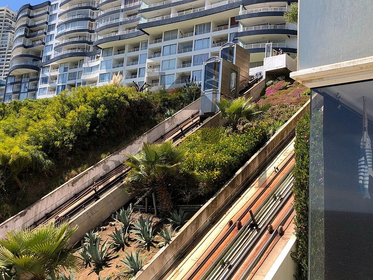 Impresionante Vista al Mar y Acceso vía Funicular