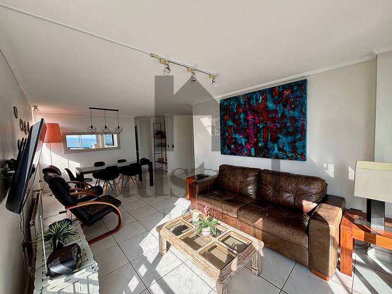 Oceanfront apartment with stunning view