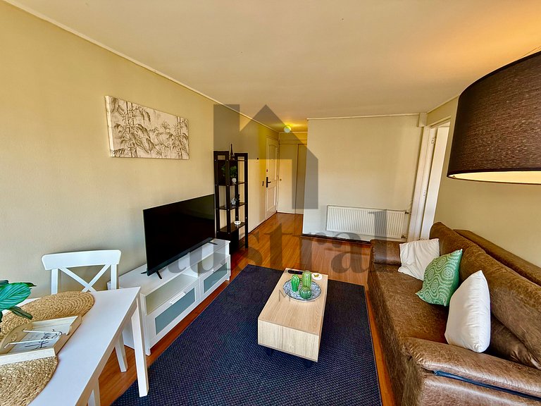 Beautiful Apartment Steps from Costanera Center