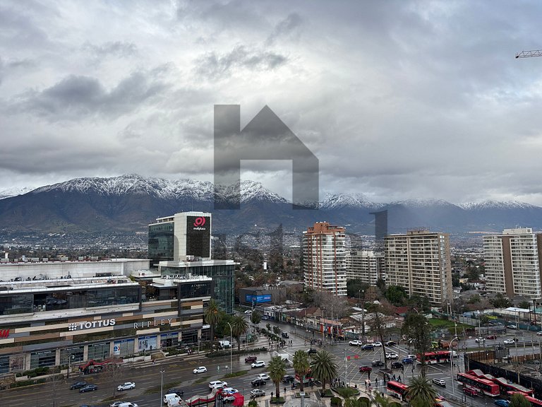 Bello estudio frente a Mall Plaza Egaña