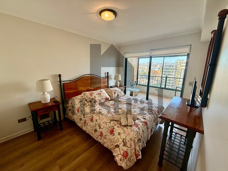 Spacious apartment facing the beach and San Martin