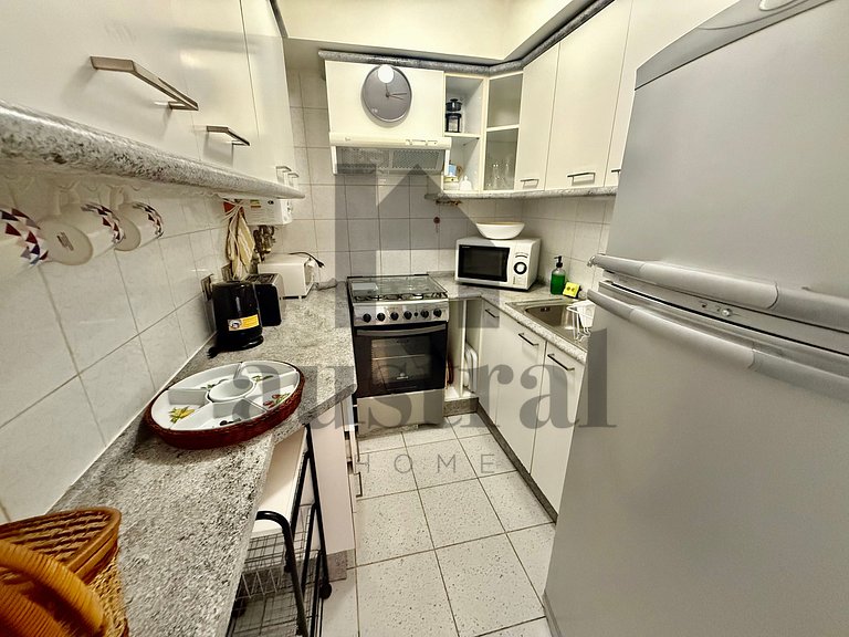 Spacious apartment facing the beach and San Martin