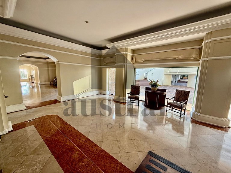 Spacious apartment facing the beach and San Martin