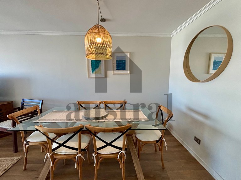 Spacious apartment facing the beach and San Martin