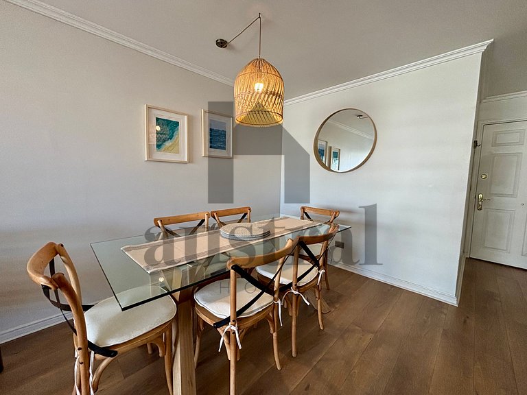 Spacious apartment facing the beach and San Martin