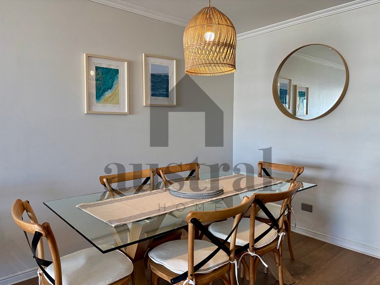 Spacious apartment facing the beach and San Martin