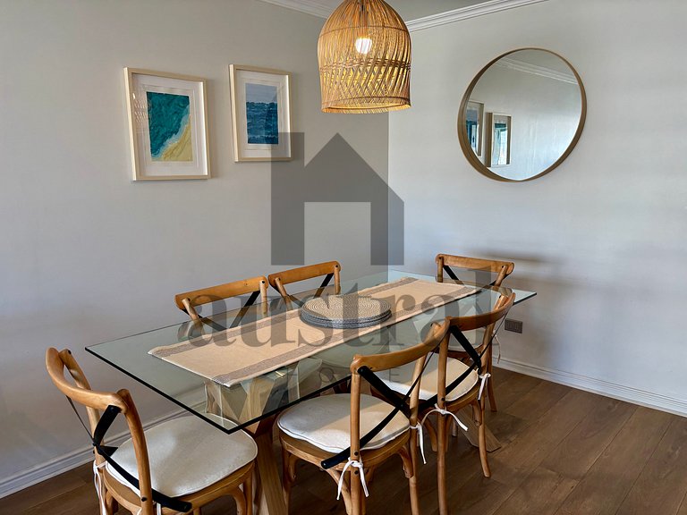 Spacious apartment facing the beach and San Martin