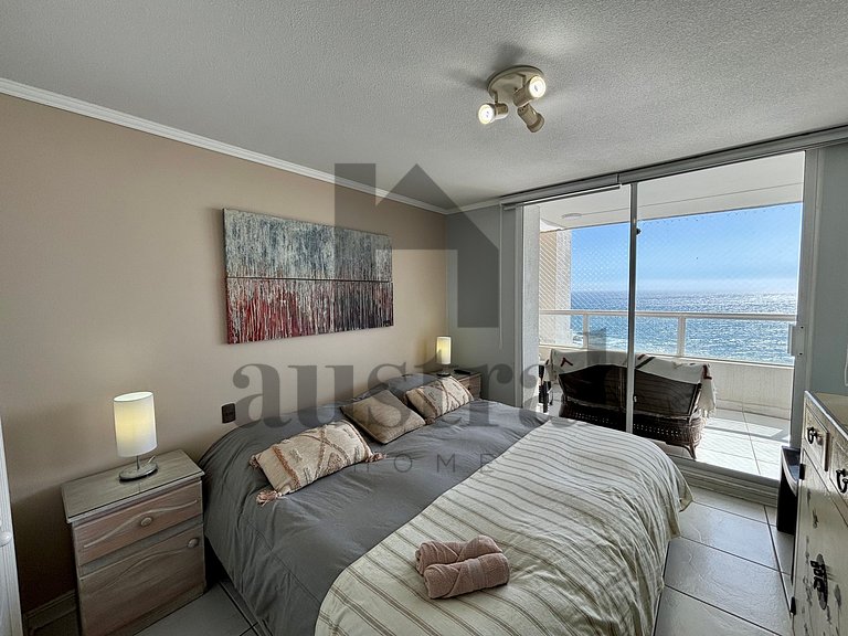 Oceanfront apartment with stunning view