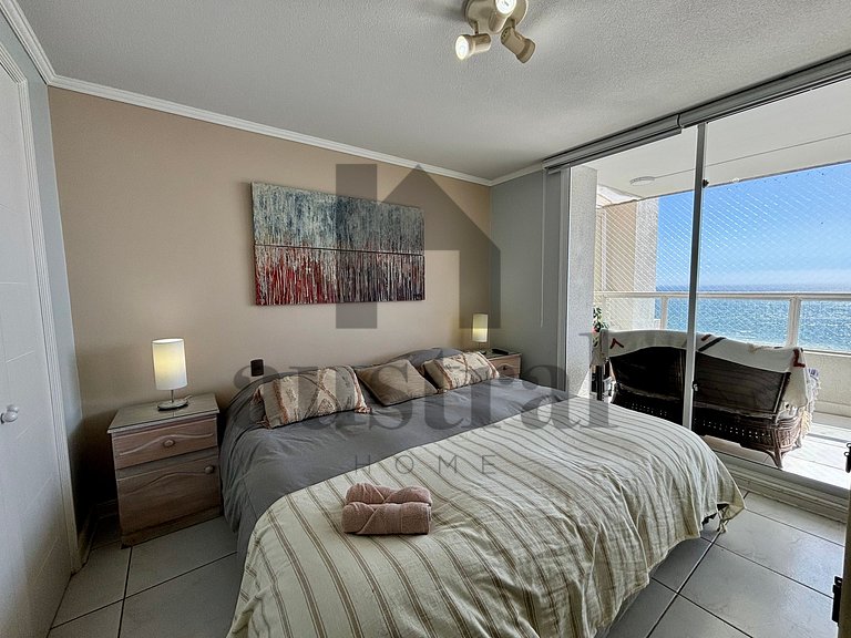 Oceanfront apartment with stunning view
