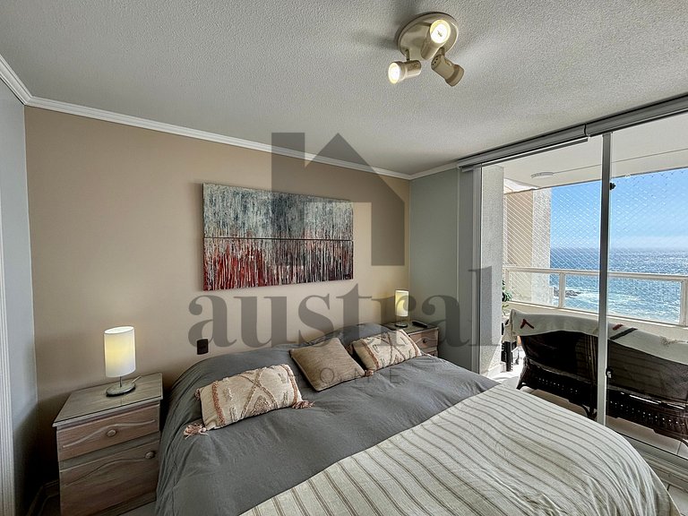 Oceanfront apartment with stunning view
