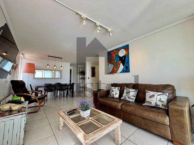 Oceanfront apartment with stunning view