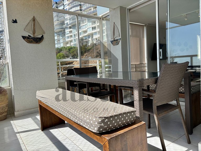 Oceanfront apartment with stunning view